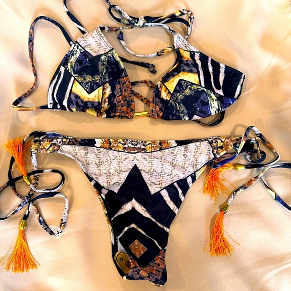 Geometric pattern bikini with swim wrap - Picture 1 of 6